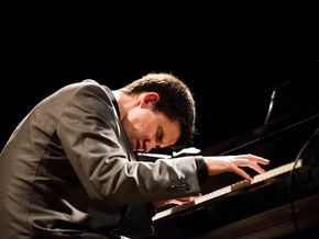 Justin Kauflin at piano. Photo by Gustav Morita