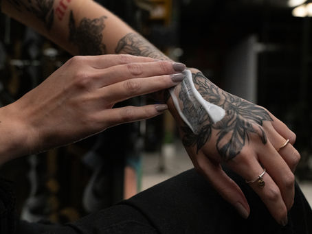 Vou te ensinar a cuidar da sua tattoo!