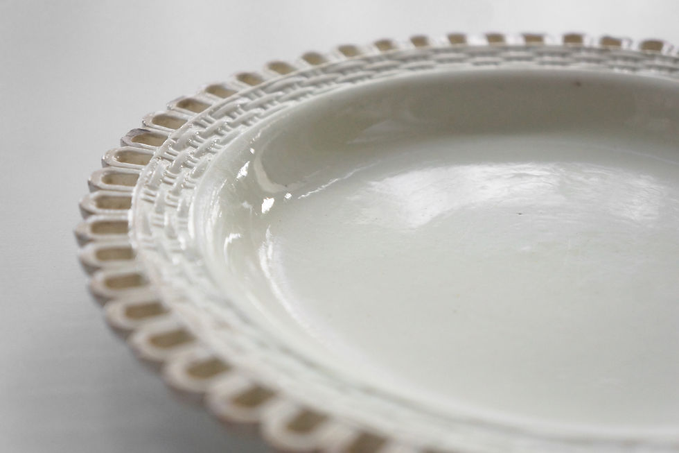 Thumbnail: Creamware Basket Plate / Leeds？ / 1780- ENGLAND