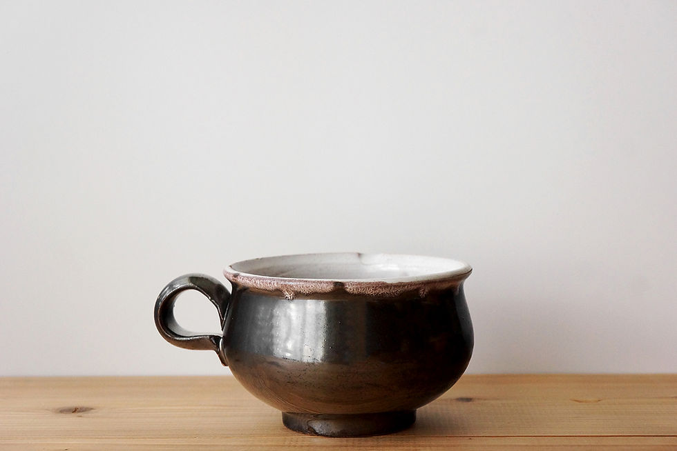 Thumbnail: Lipped Bowl with Handle / Cul Noir / -1900 FRANCE