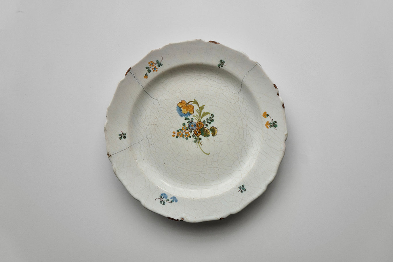 Rare Compendiario Bouquet Plate / Imola / Maiolica / 1600s ITALY