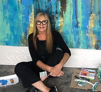 Iniciei na Arte em 1992 com desenho e durante os anos seguintes cursei pintura, escultura, cerâmica , gravura e aquarela em SP , N.York - USA e Florianópolis-SC. Minha 1a Exposição individual foi em 1997 , participei de 45 exposições entre coletivas e individuais. Fui selecionada e participei em 9 salões de Arte. Participei com pinturas e esculturas em 11 edições da Casa Cor - SC e Fortaleza - CE. Durante 16 anos trabalhei com quadros, objetos e acessórios de moda em vidro fusing , participei de feiras em SP e vendia para lojas de todo Brasil. Durante o tempo que fazia esse trabalho comercial desenvolvia também projetos de trabalhos como pintura e escultura para Arquitetos e decoradores, como faço até hoje.