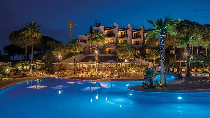 Precise-Resort-El-Rompido-The-Hotel-Vue-nuit-lumiere.jpg