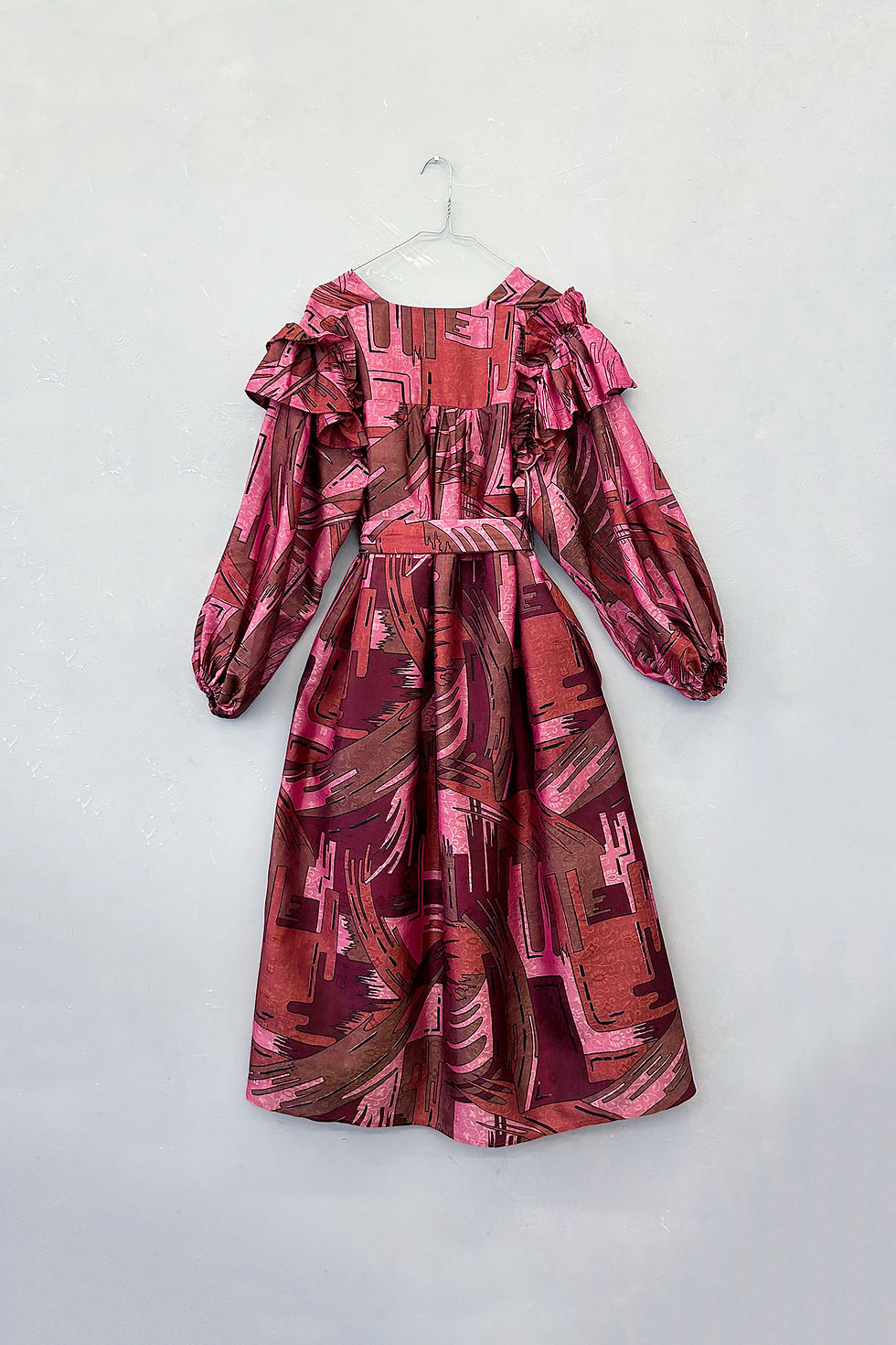 Miniature : Robe longue en soie rose vue de dos