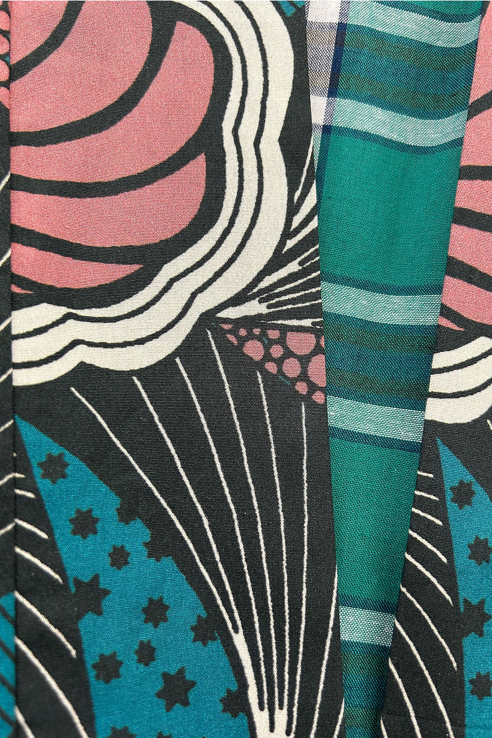 Thumbnail: Détail kimono court en coton bleu et rose