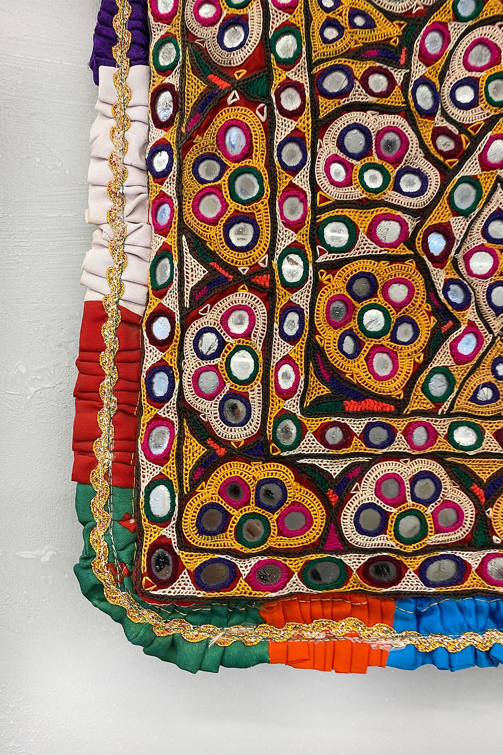 Thumbnail: Détail du sac en coton multicolore