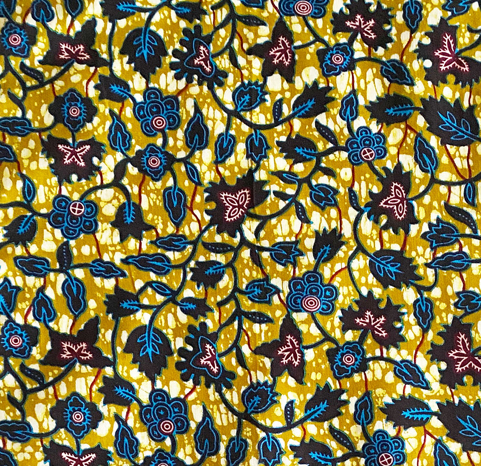 Thumbnail: Detail de Serviette en wax à motif floral bleu sur fond anis, vue de face