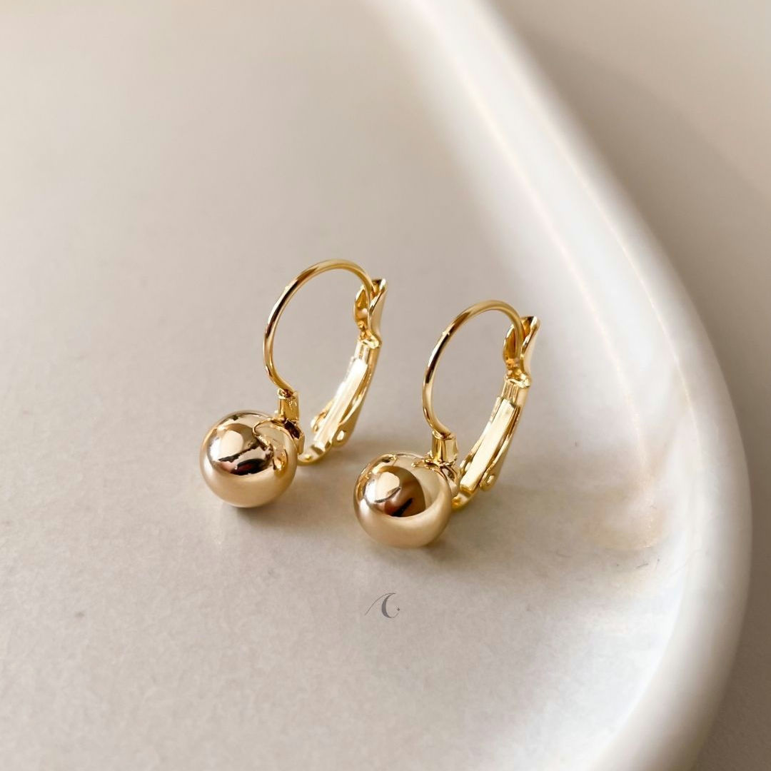 Brincos Argola com Detalhe em Esfera