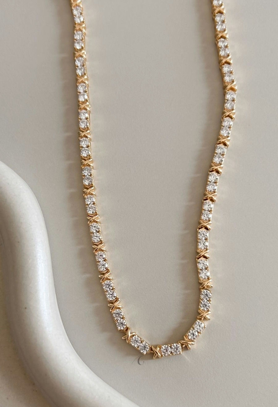 Colar X Cravejado com Zircônias Cristal 