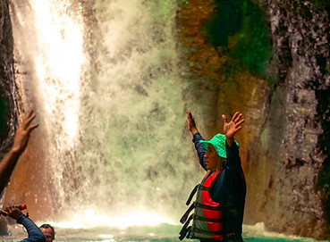 La leona waterfall hike