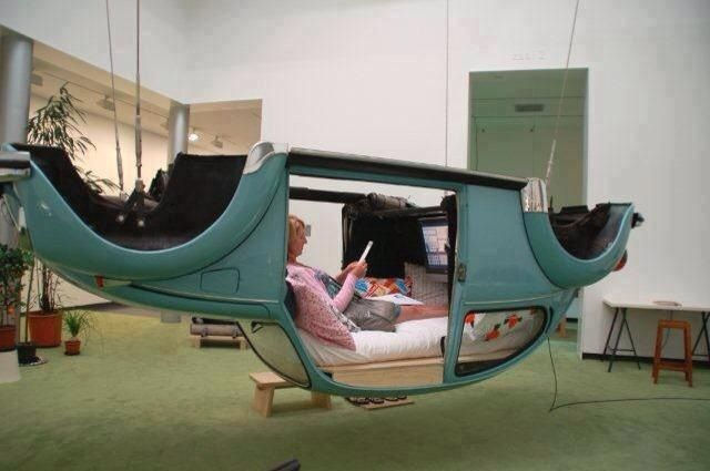 letto sospeso realizzato da VW Maggiolone