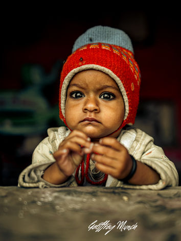 Child portrait in India travel photography by Geoffrey Munch | Portrait d'enfant en Inde photographie de voyage par Geoffrey Munch