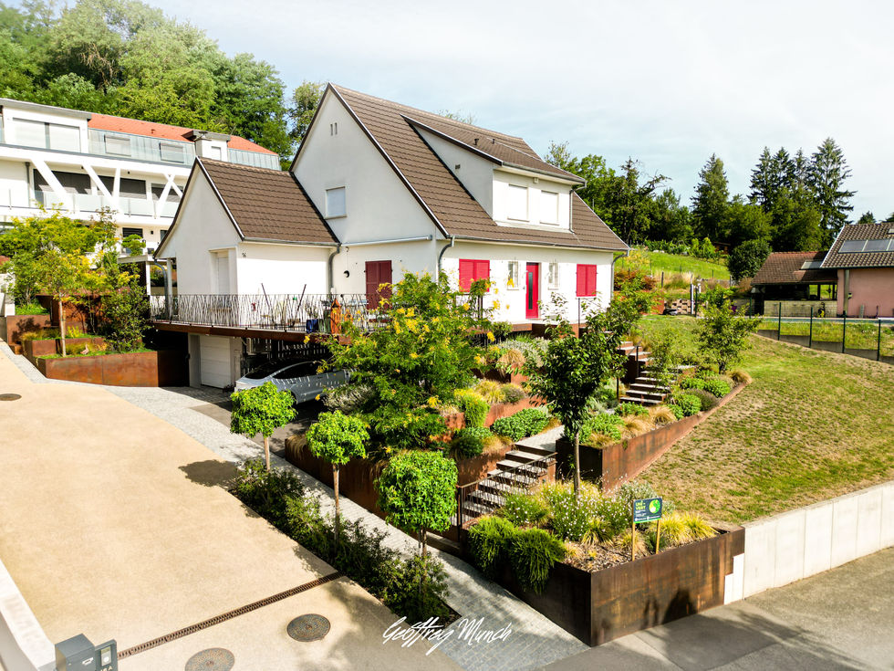 Création paysagère réalisée par Uni-Vert près de Mulhouse photographiée par Geoffrey Munch | Luxury landscape project by Uni-Vert near Mulhouse photographed by Geoffrey Munch