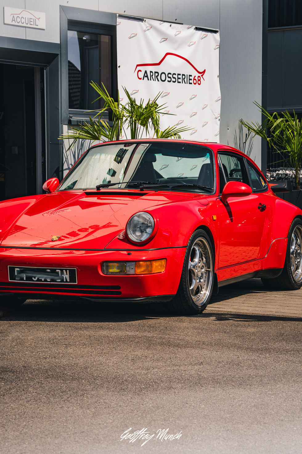 Porsche 911 rouge photographiée par Geoffrey Munch lors d'un rassemblement automobile | Red Porsche 911 photographed by Geoffrey Munch during an automotive event