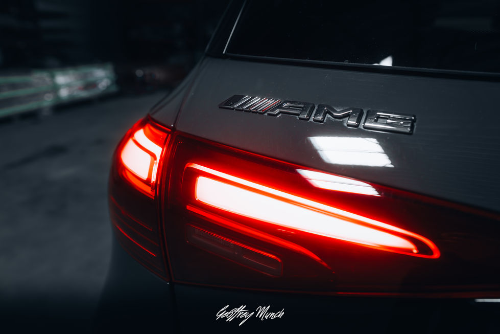 Détail du logo AMG sur un Mercedes-AMG GLS 63 S photographié par Geoffrey Munch | Close-up of the AMG badge on a Mercedes-AMG GLS 63 S photographed by Geoffrey Munch