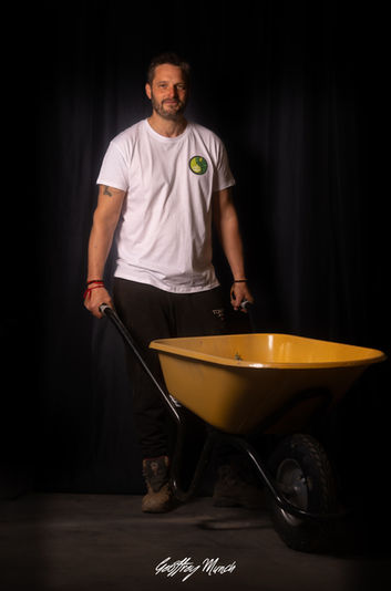 Uni-Vert employee photographed by Geoffrey Munch photographer in Wittelsheim France | Collaborateur de l'entreprise Uni-Vert photographié par Geoffrey Munch photographe à Wittelsheim en Alsace