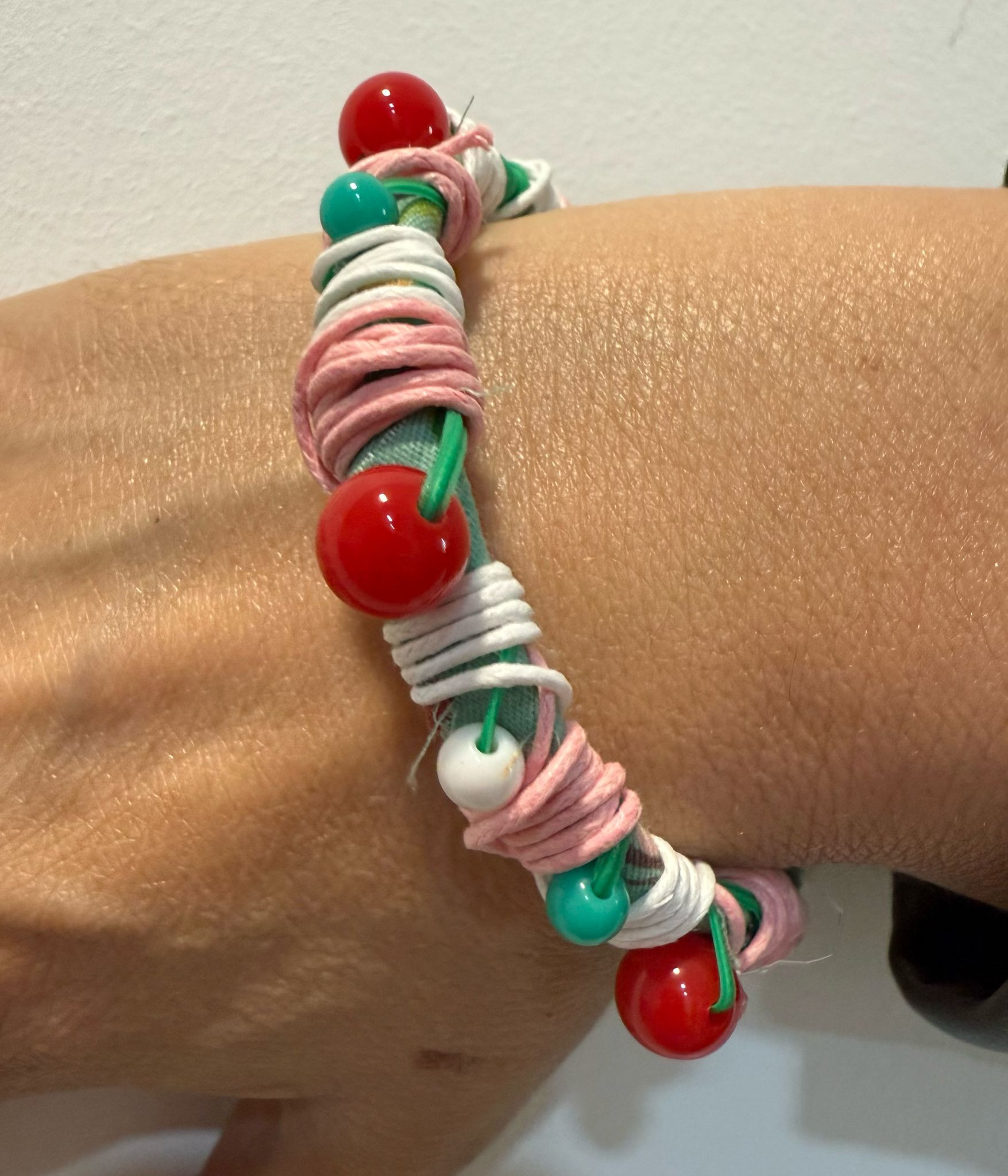 Pulseira feita manualmente