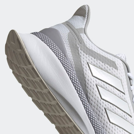 Nova_Run_Schuh_weiss_EE9266_41_detail