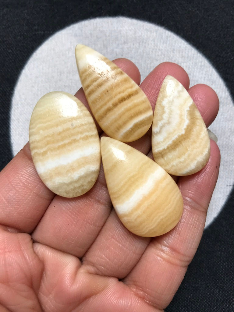縮圖：Yellow less Agate Cabochon 4 Piece Size 34-30 MM Approx