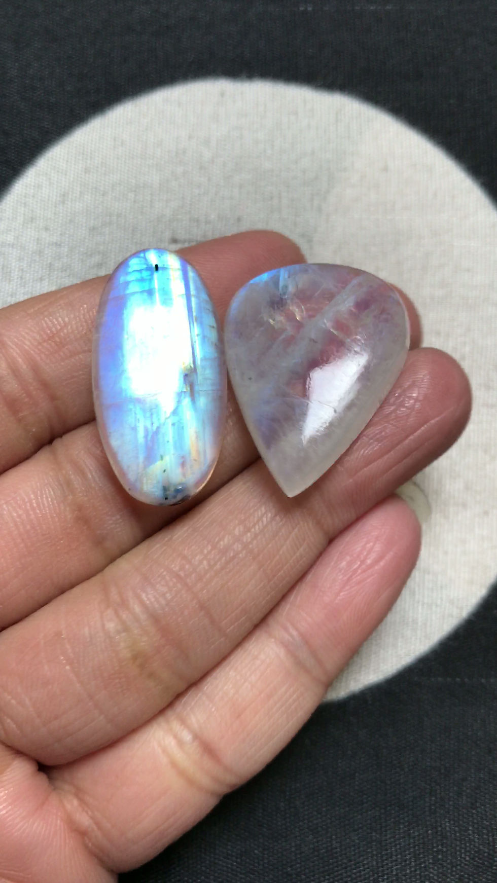 サムネイル： Rainbow Moonstone Cabochon 2 Piece Size 31-29 MM Approx