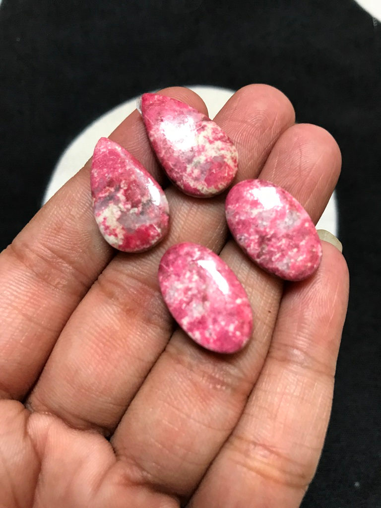 Миниатюра: Thulite Cabochon 4 Piece Size 22-19 MM Approx