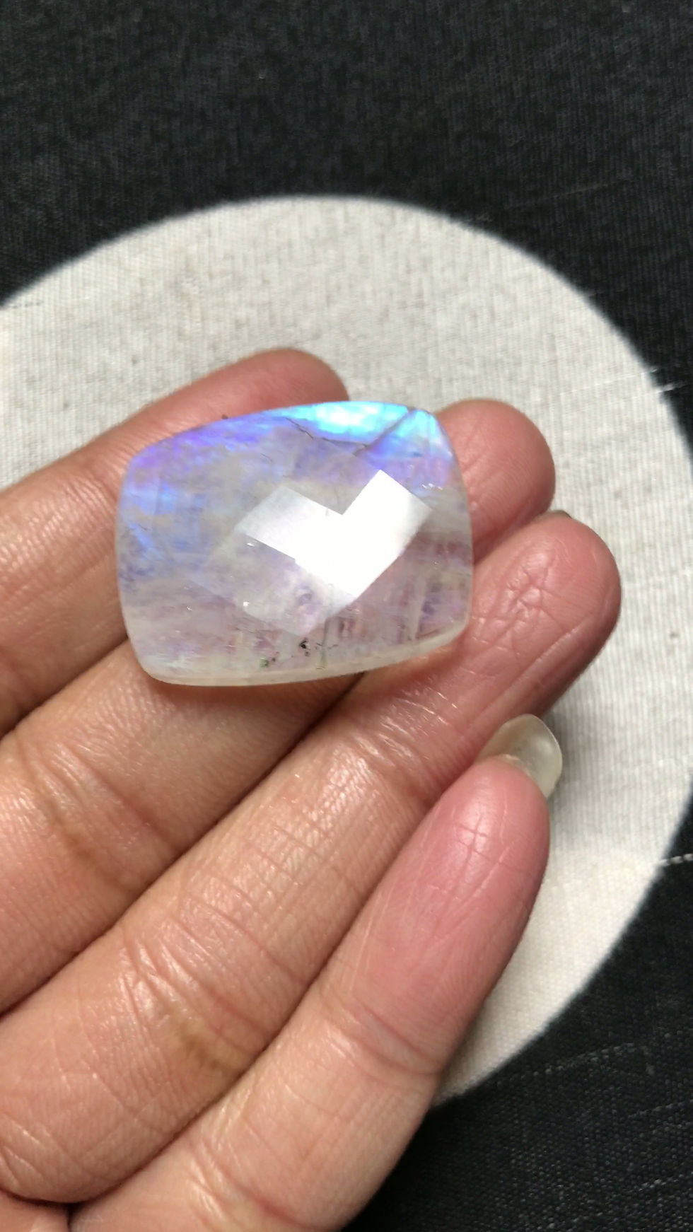 サムネイル： Rainbow Moonstone Faceted Cabochon 1 Piece Size 28 MM Approx