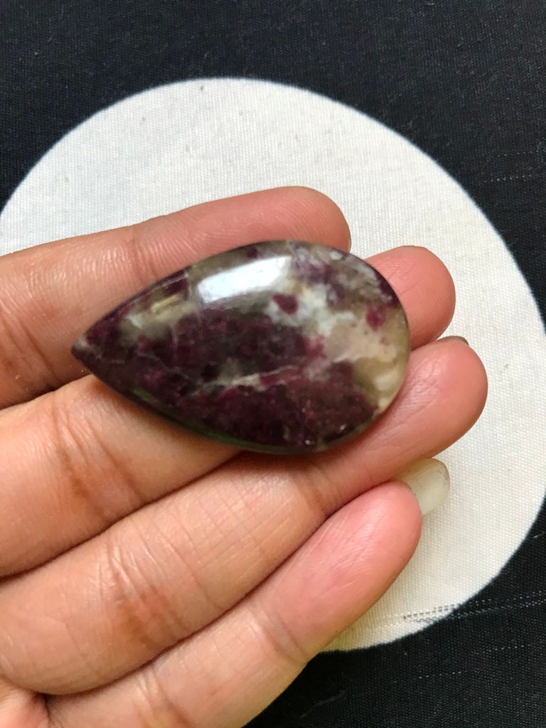 Miniature : Eudialyte Cabochon 1 Piece Size 37 MM Approx