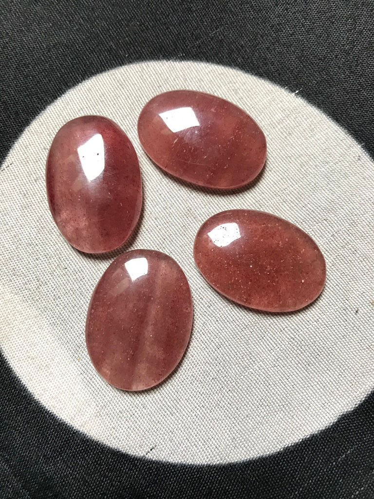 Миниатюра: Strawberry Quartz Cabochon 4 Piece Size 32-30 MM Approx