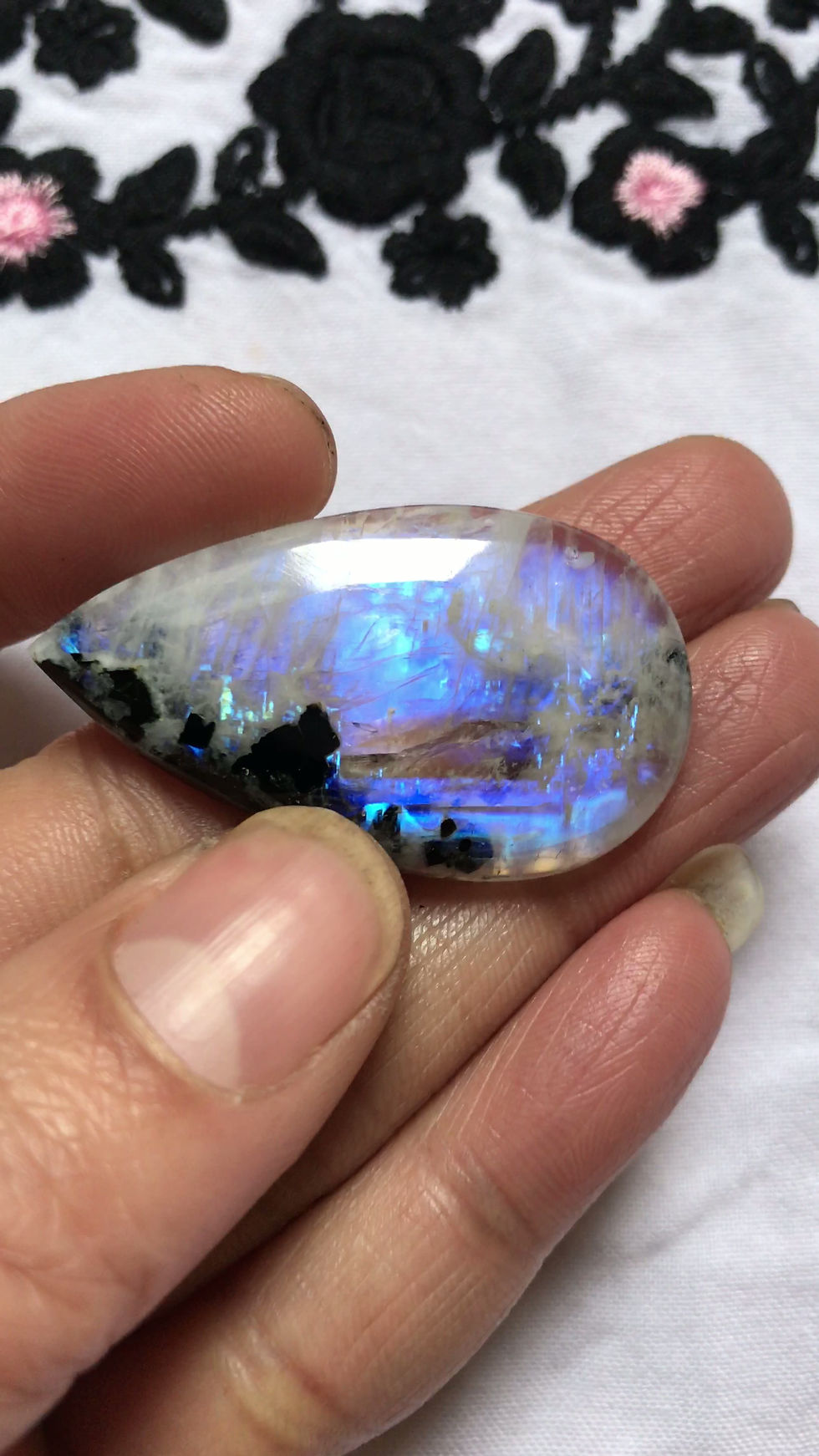 Миниатюра: Rainbow Moonstone Cabochon 1 Piece Size 41 MM Approx