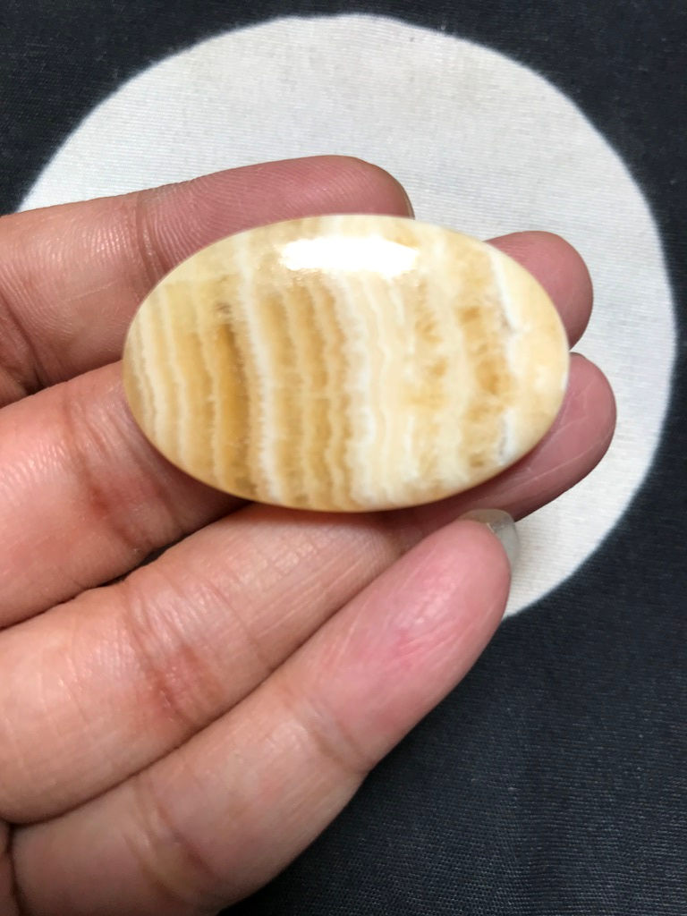縮圖：Yellow less Agate Cabochon 1 Piece Size 38 MM Approx