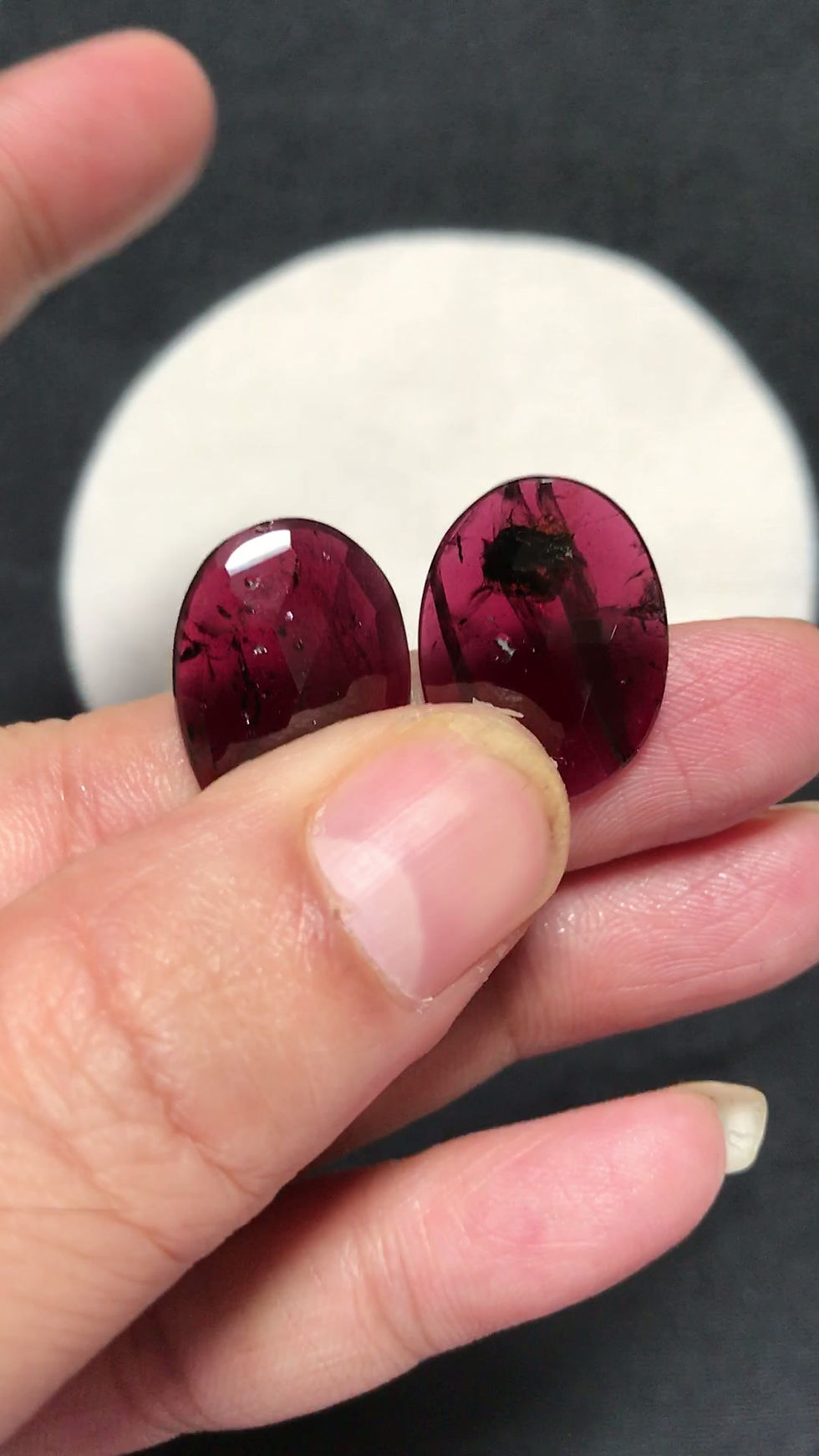 サムネイル： Garnet Faceted Cabochon 2 Piece Size 20 MM Approx