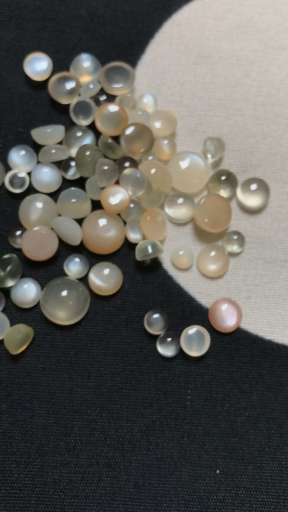 Thumbnail: Moonstone Cabochon 70 Piece Size 9-3 MM Approx