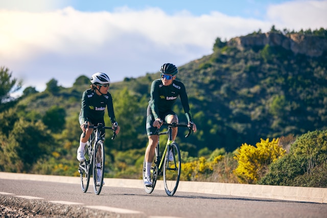 Préparation mentale en cyclisme : surmonter la peur en descente de col, oser la trajectoire et garder le focus dans la vitesse