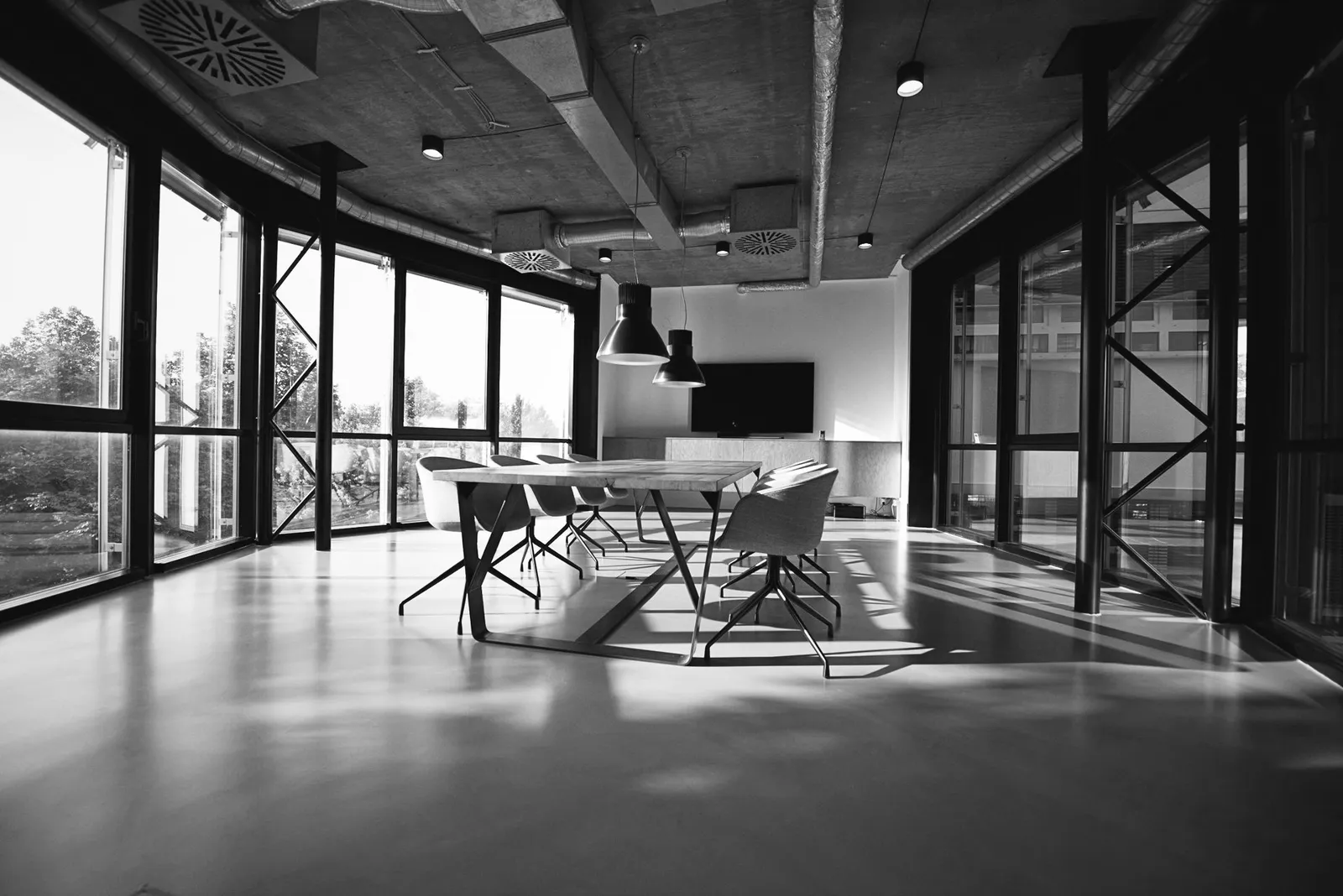 Expatriation à Dubaï : peut-on garder des clients français avec une société aux Émirats ?