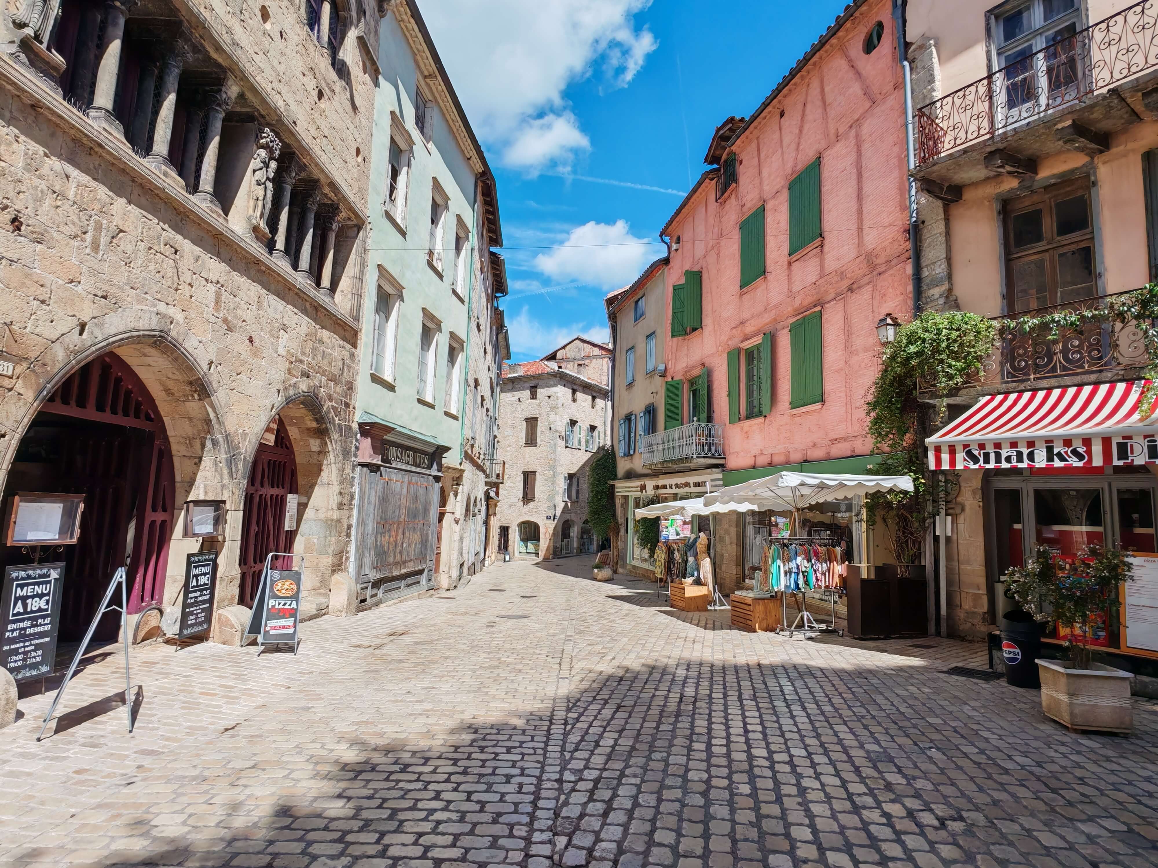 Saint-Antonin-Noble-Val hors saison : automne, hiver et découverte du causse au rythme lent