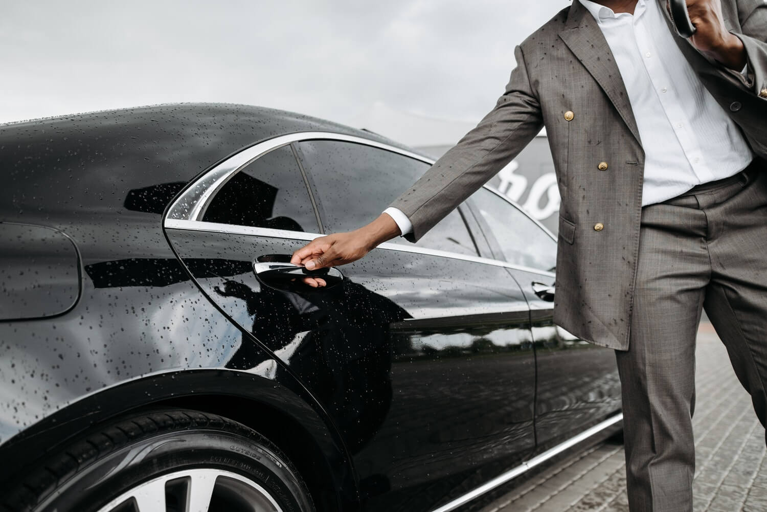 Chauffeur d'affaires à Paris et en Europe : déplacements business VIP pour dirigeants