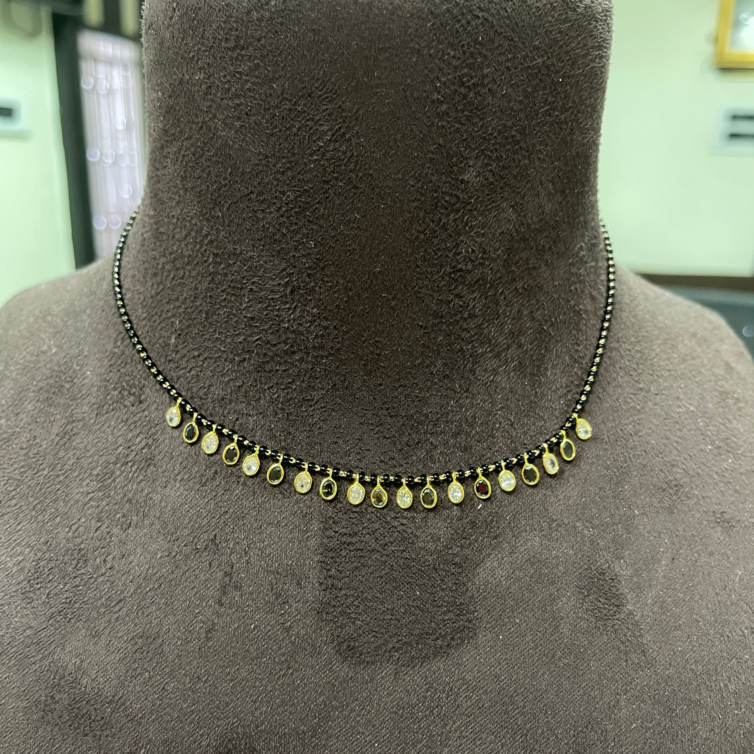 22Kt Gold Black beads chain . Oval Shape 