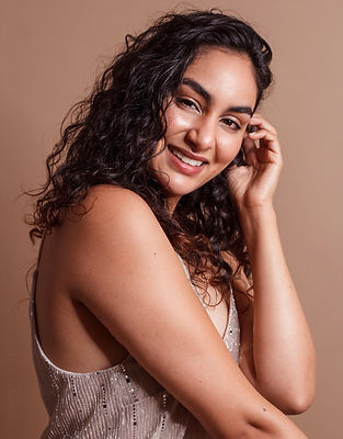 Headshot Mariana Flores.jpg