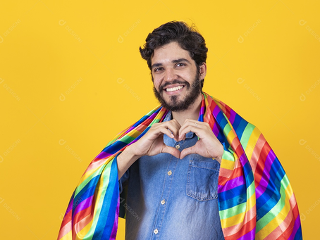 Em pleno 2024, será que ainda tem homem que não quer se assumir gay e arruma mulheres para usar de ''fachada''?