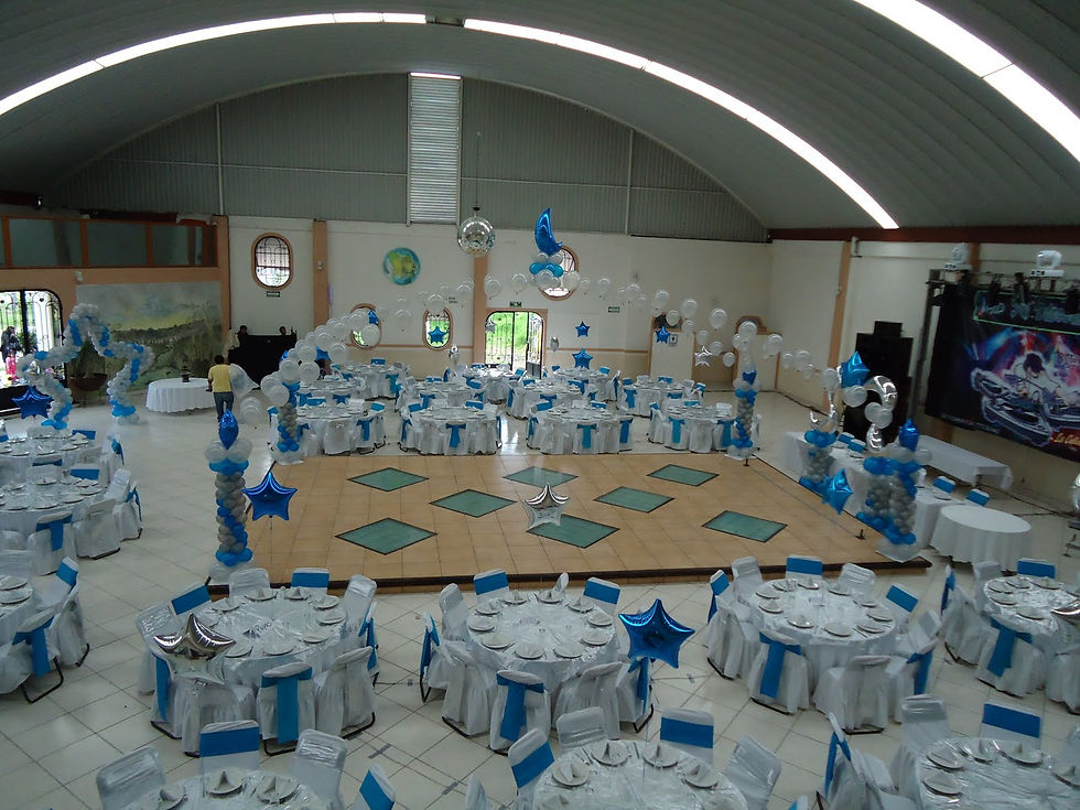 Mesas redondas con sillas