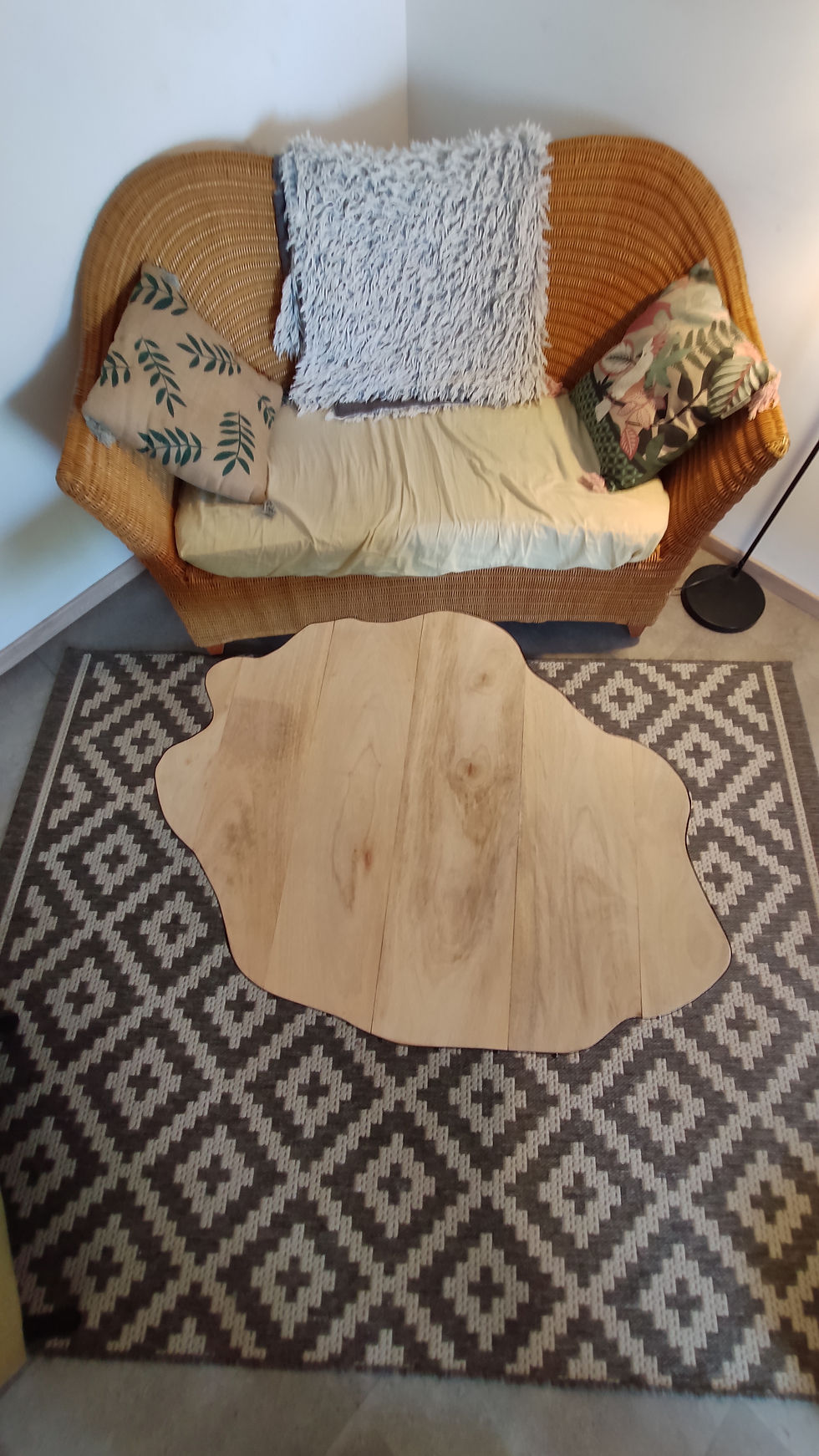 table basse en forme de l'ile de la reunion