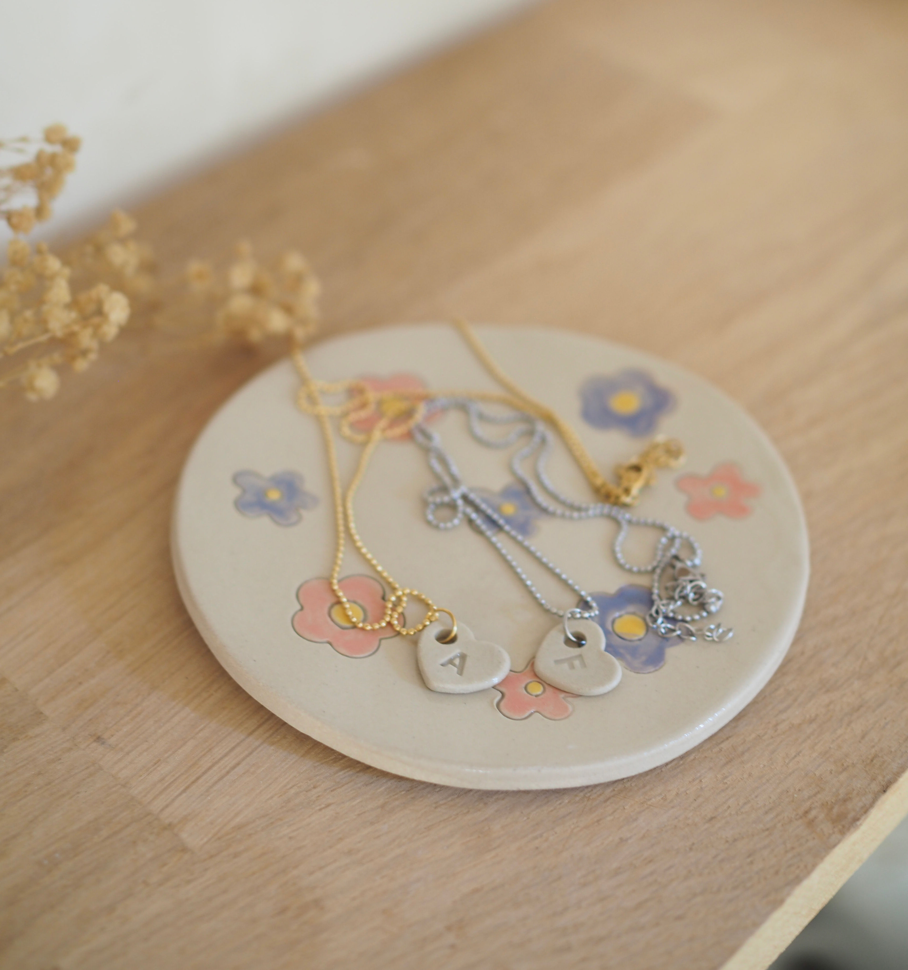 Chaîne et pendentif alphabet