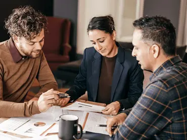 The Role of Mortgage Brokers and Conveyancers in Property Investment