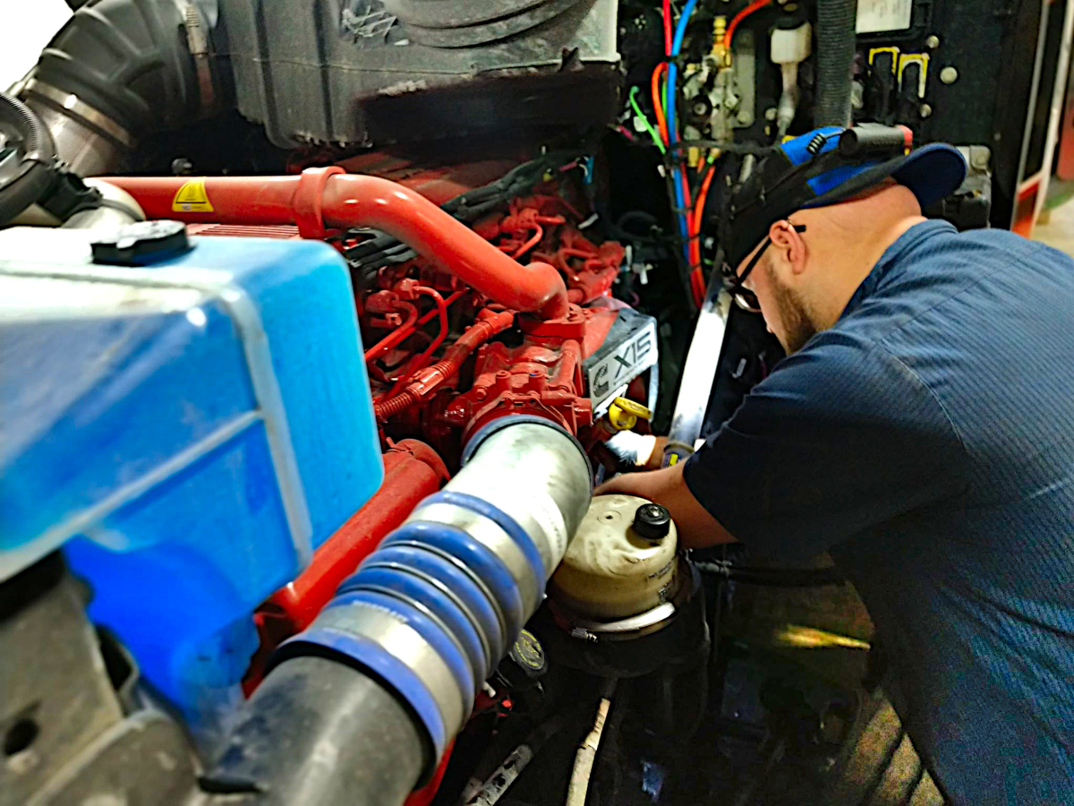 Key Contractor For Engine Heavy-Duty Services | Advantage Fleet | Michigan