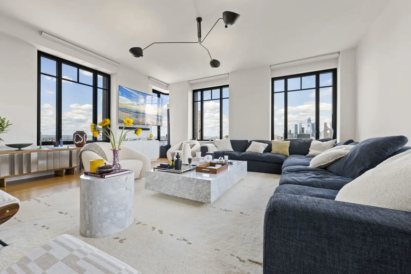 HDR real estate photography &ndash; modern kitchen with city view