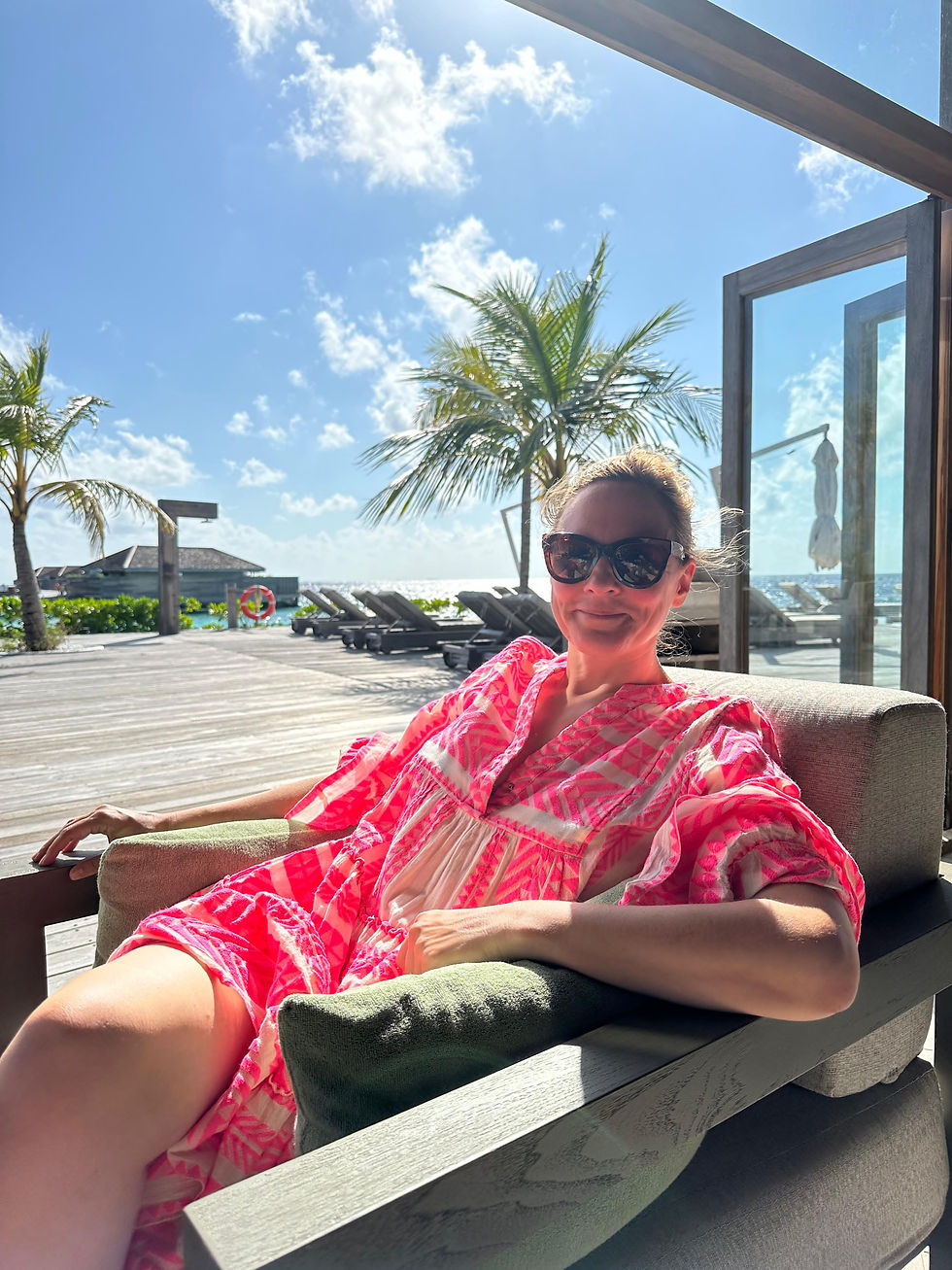 Julia Tatje am Strand in den Malediven