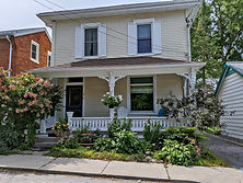 Lolas exterior HOUSE Front 3.jpg