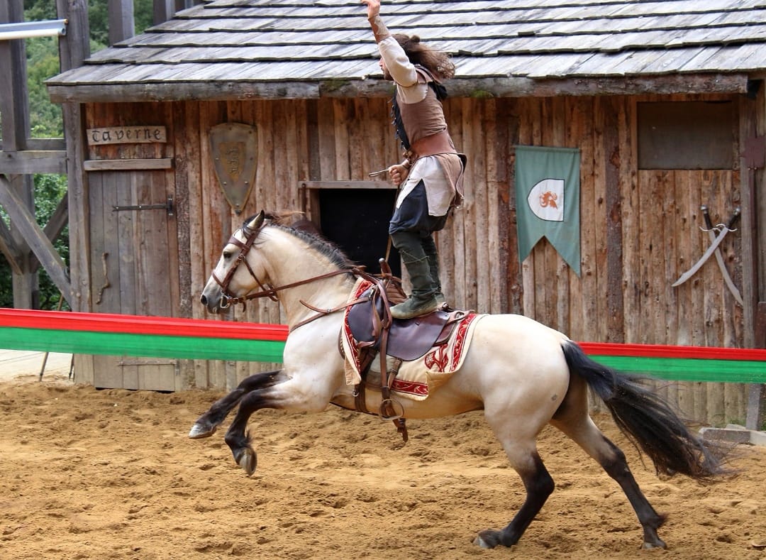 Guía de Viaje a Rocamadour Espectáculo ecuestre del Parc Durandal