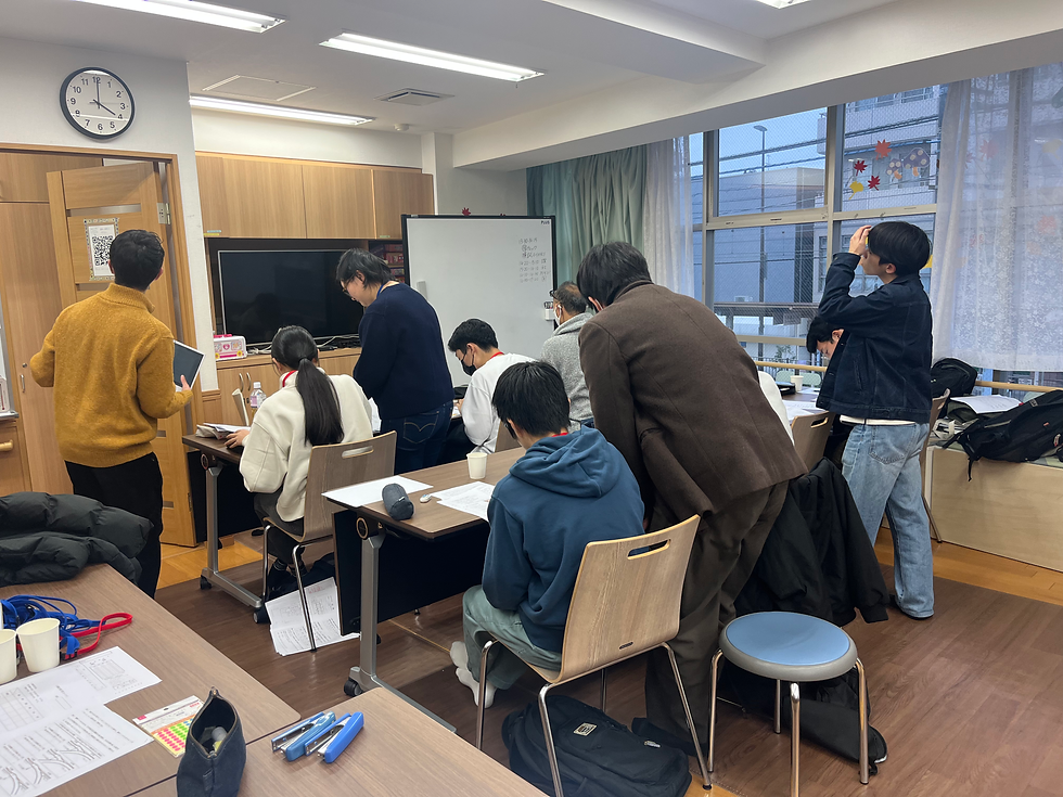 各自、ボランティアと地理復習プリントに取り組んでいます。指導に熱が入っています!