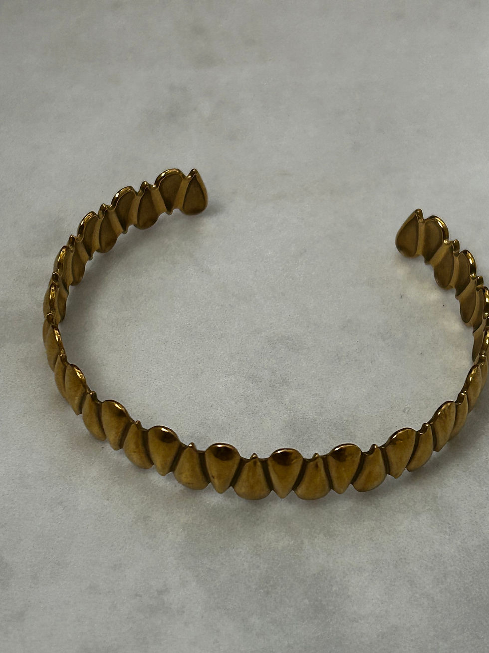 צמיד גמיש מדורג ציפוי זהב 18k